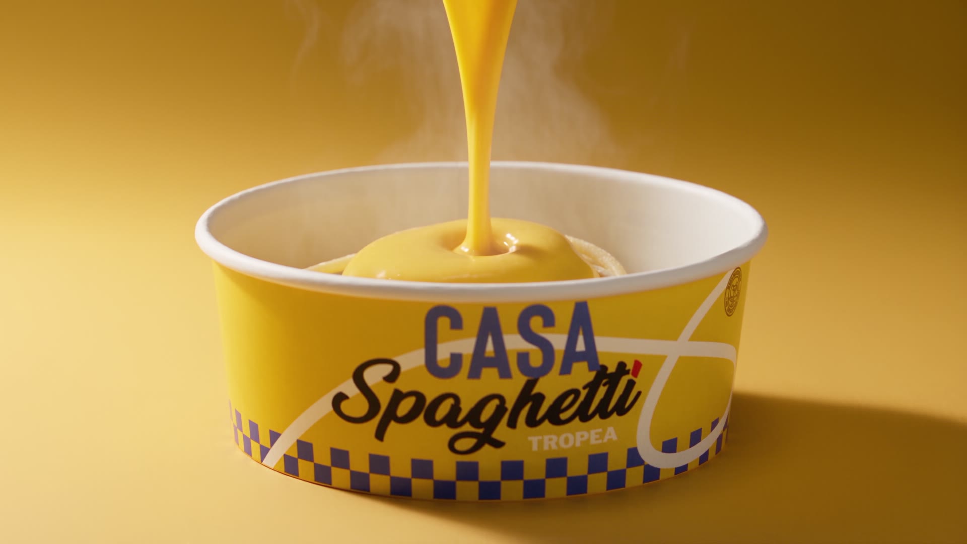 La crema di carbonara che cola sugli spaghetti